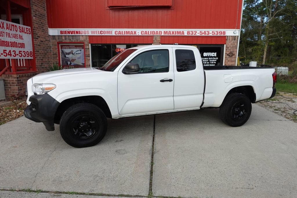 2021 Toyota Tacoma SR's photo