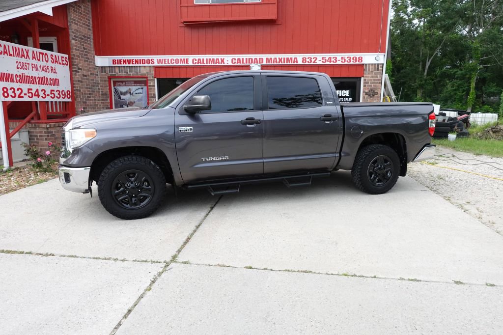 2017 Toyota Tundra SR5 photo 2