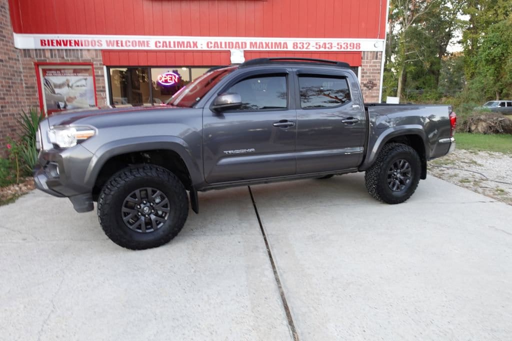 2021 Toyota Tacoma SR5's photo
