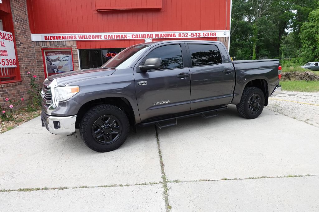 2017 Toyota Tundra SR5 photo 4
