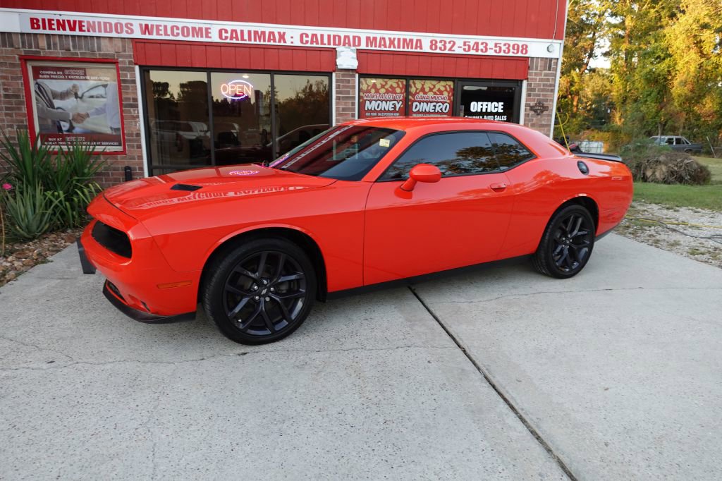 2021 Dodge Challenger SXT photo 3