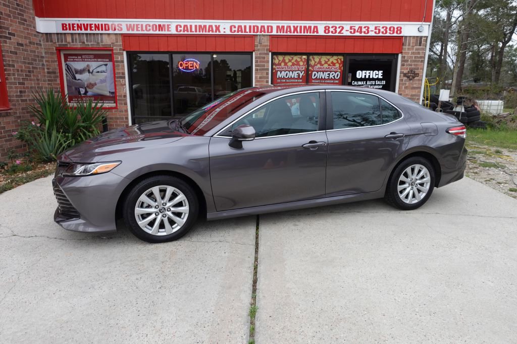 2019 Toyota Camry LE's photo