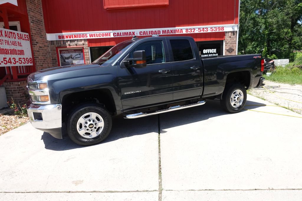 2017 Chevrolet Silverado 2500HD LT photo 3