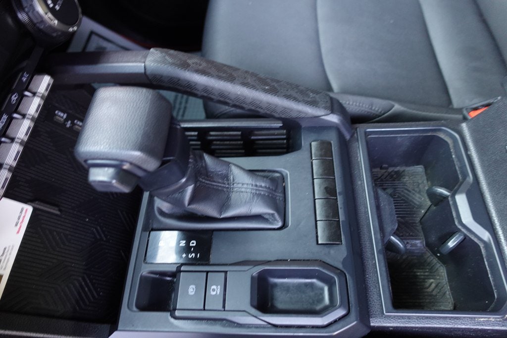 2025 Toyota Tacoma SR - Photo 33