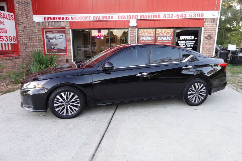 Used 2023 Nissan Altima 2.5 SV Sedan