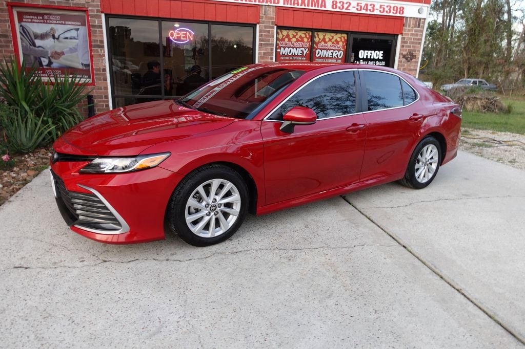 2023 Toyota Camry LE's photo