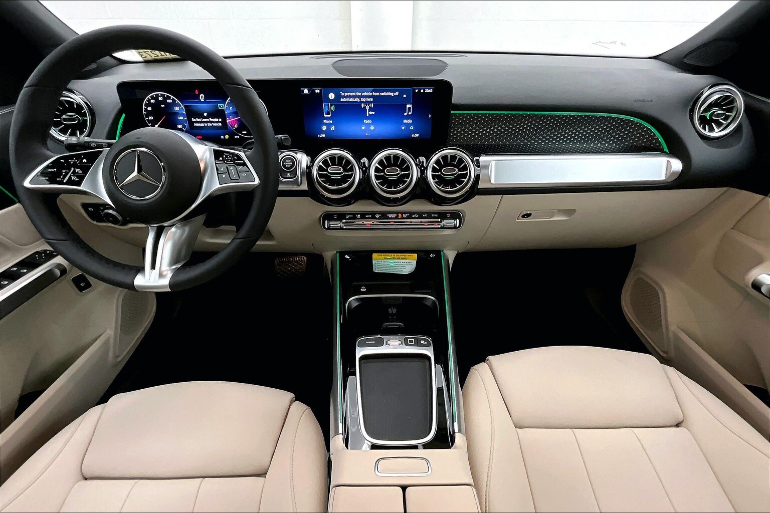 2025 Mercedes Benz GLB 250 photo 4