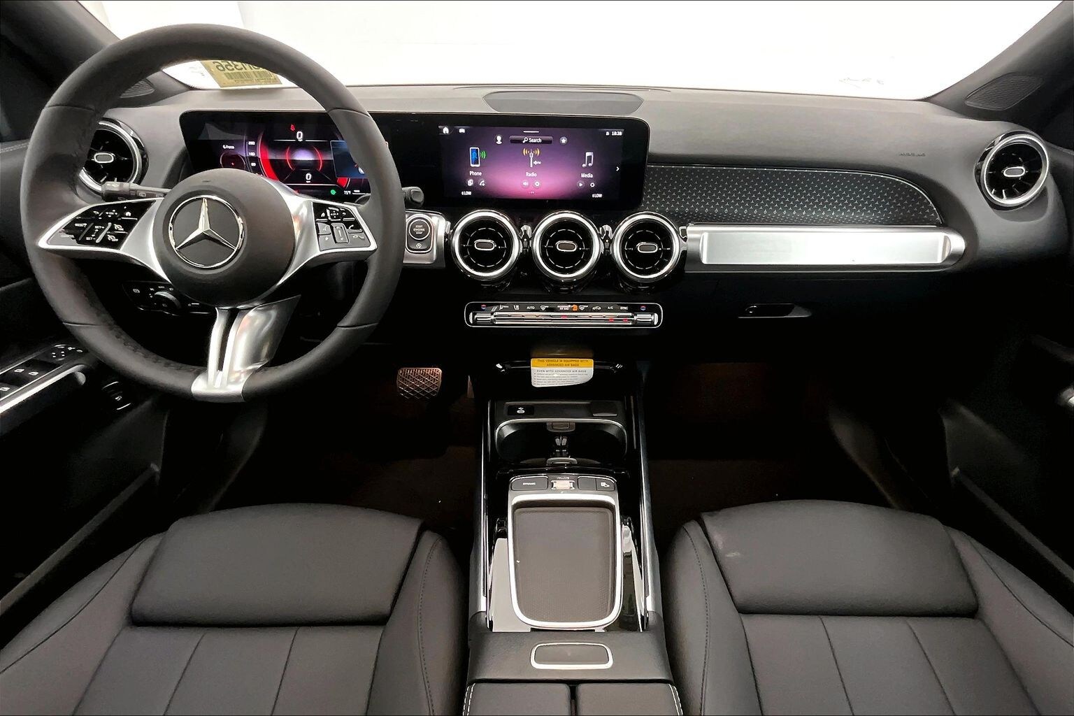 2026 Mercedes Benz GLB 250 photo 4