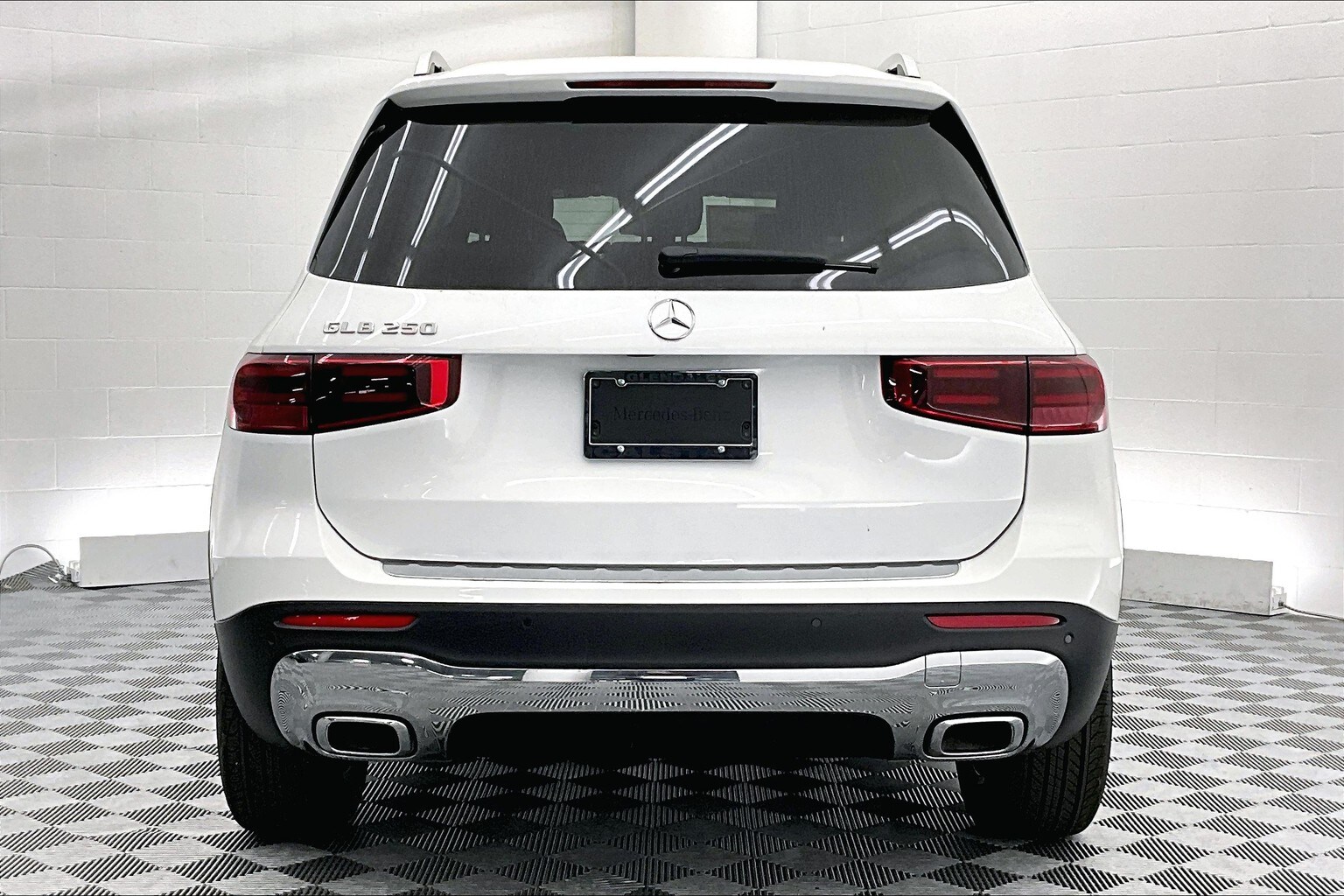 2025 Mercedes Benz GLB 250 photo 3
