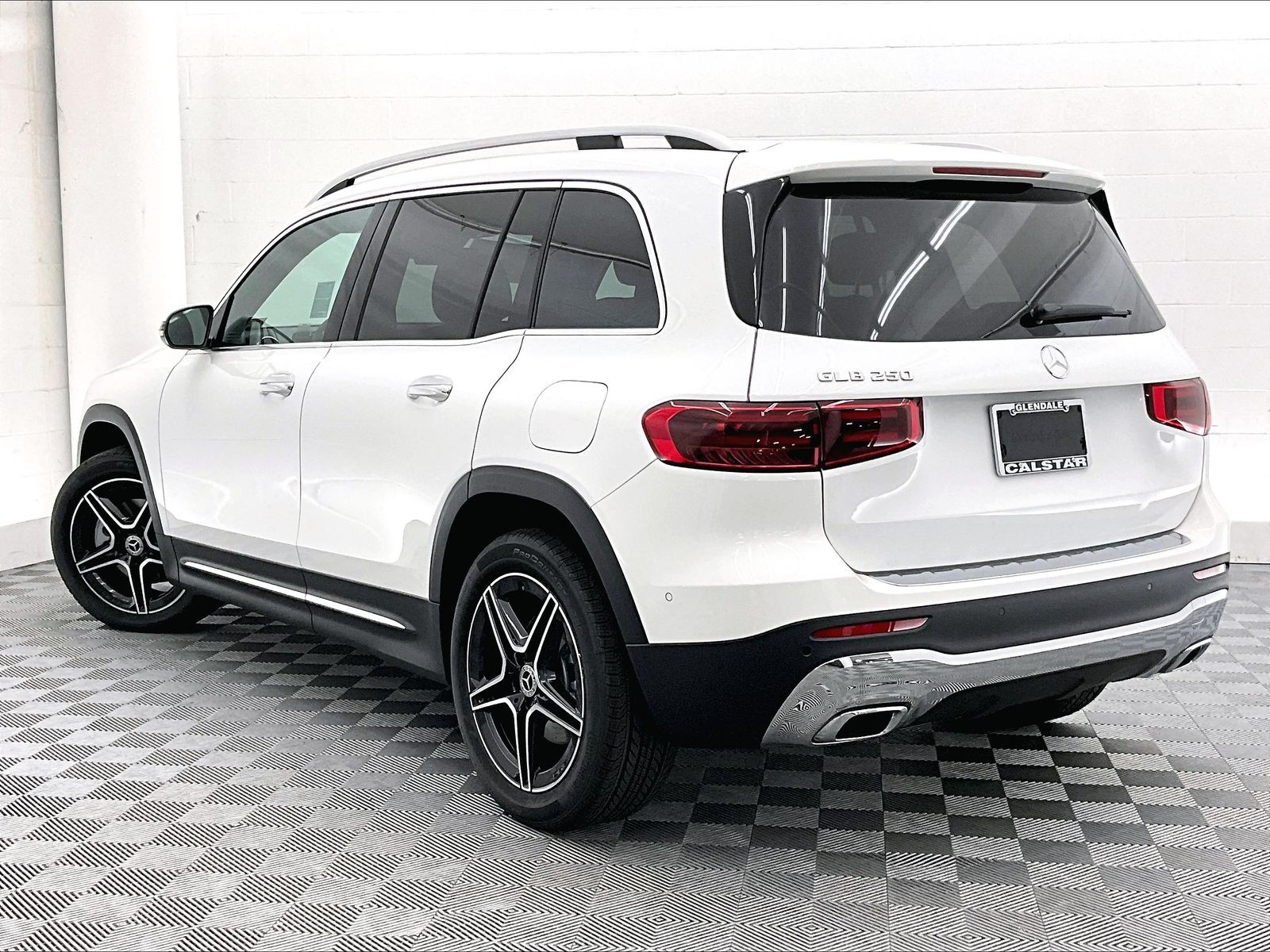 2026 Mercedes-Benz GLB photo 2