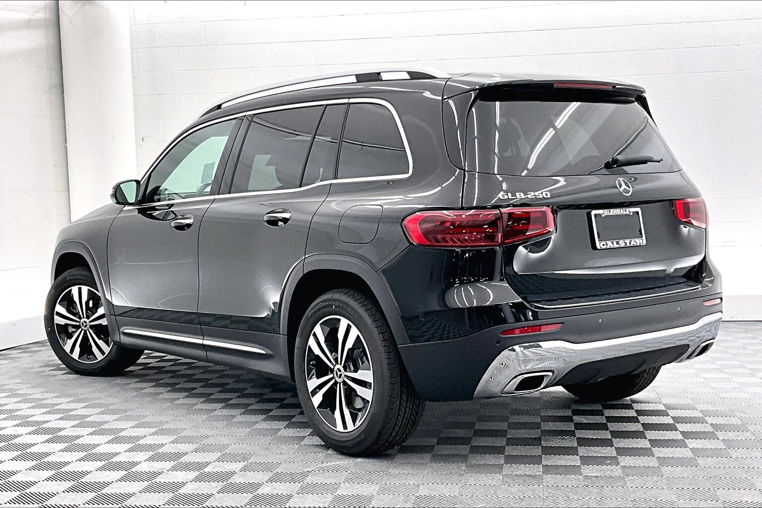 2025 Mercedes Benz GLB 250 photo 2