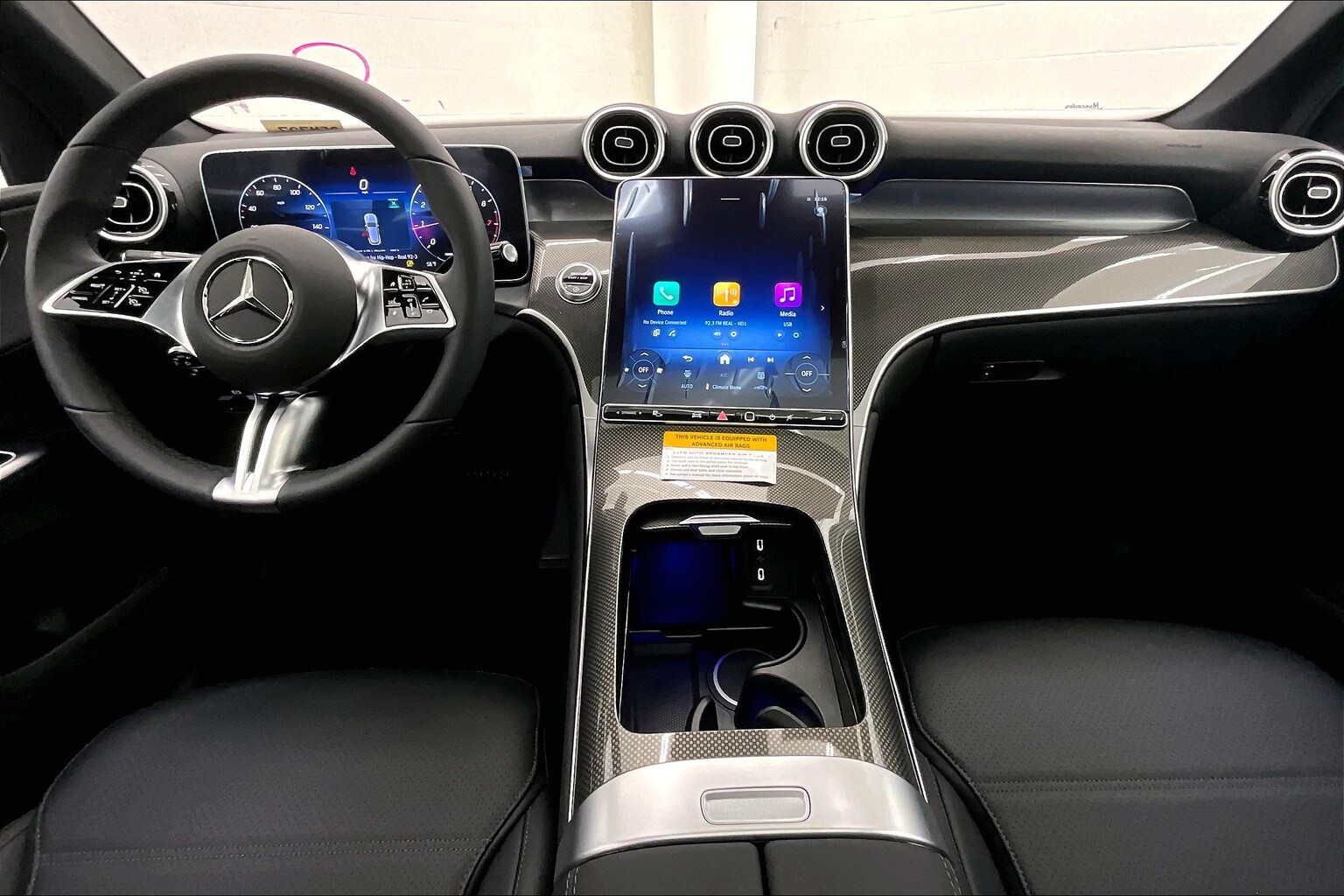2025 Mercedes Benz GLC 300 photo 4