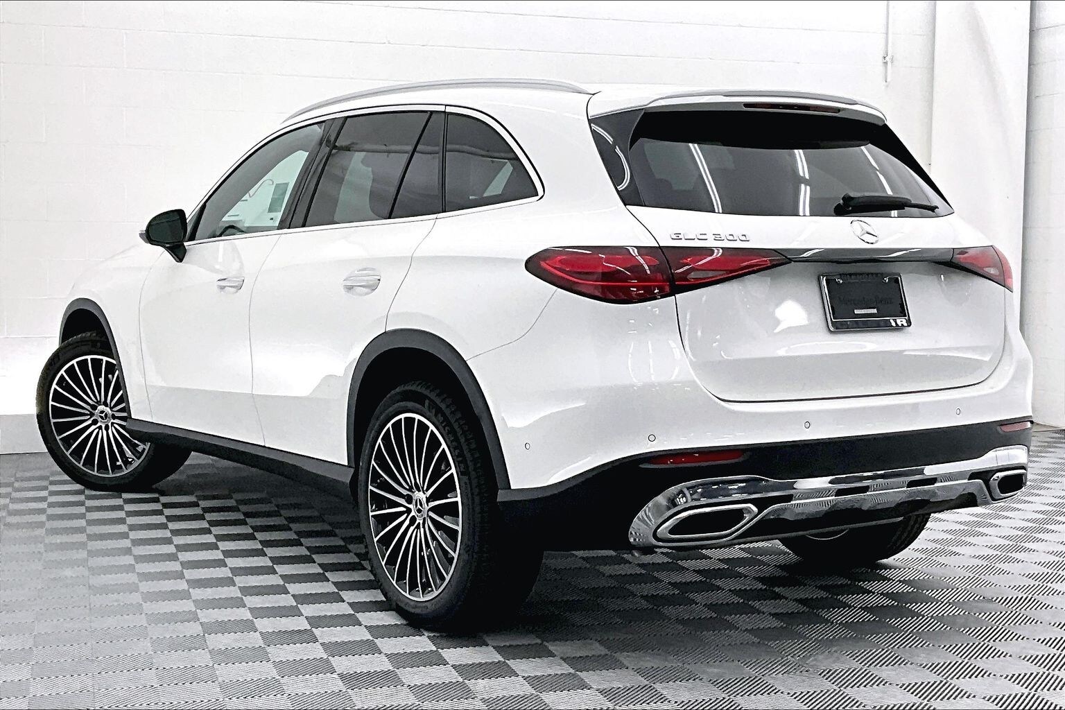 2026 Mercedes Benz GLC 300 photo 2