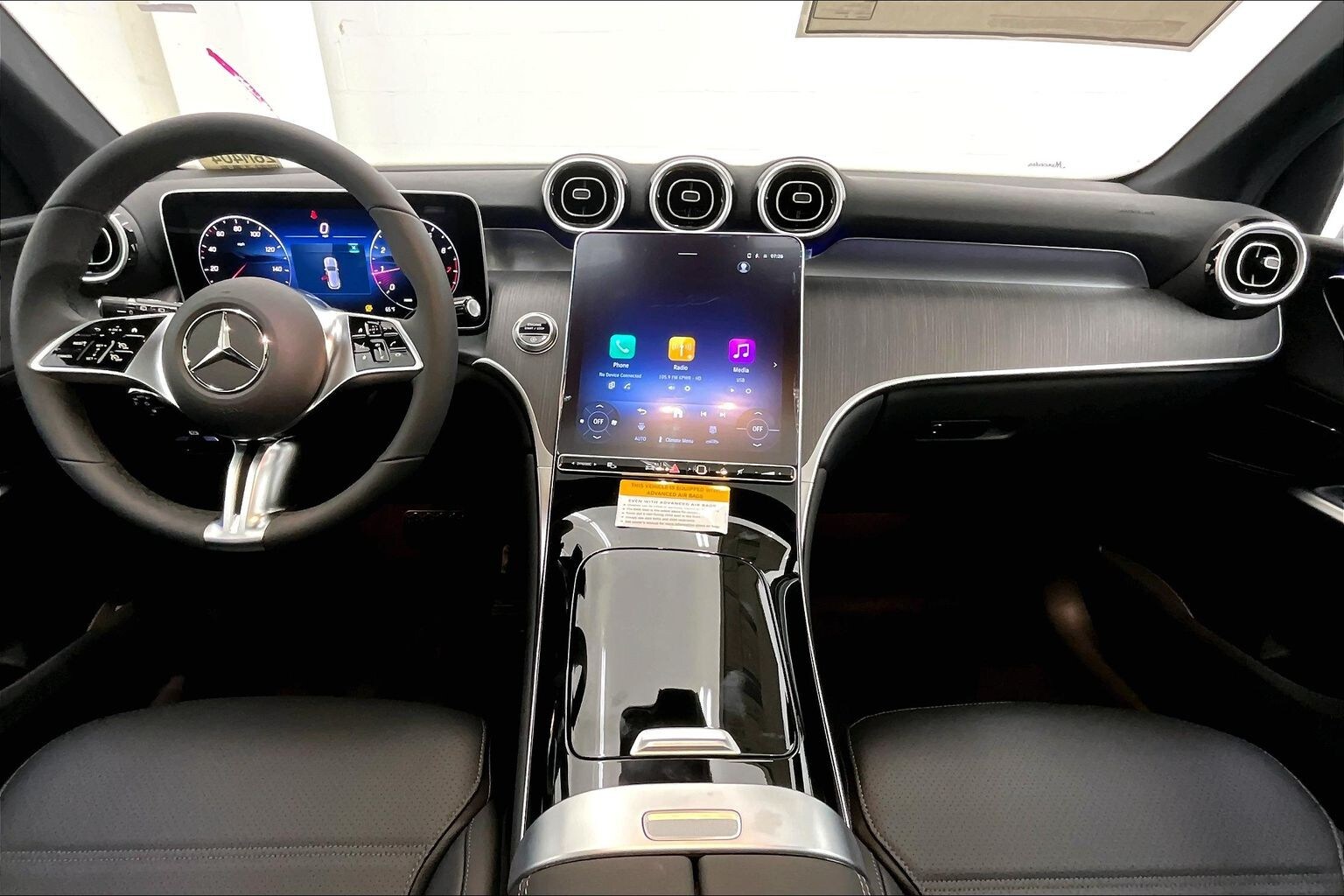 2026 Mercedes Benz GLC 300 photo 4