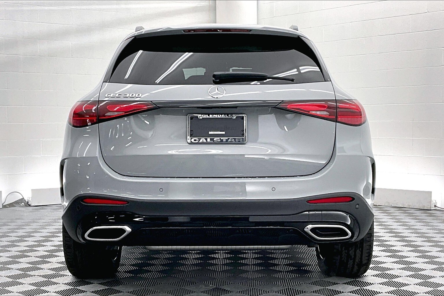2025 Mercedes Benz GLC 300 photo 3
