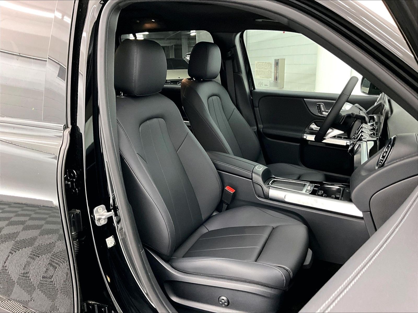 2026 Mercedes-Benz GLB photo 5