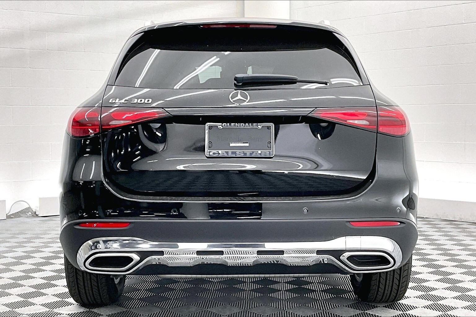 2025 Mercedes Benz GLC 300 photo 3