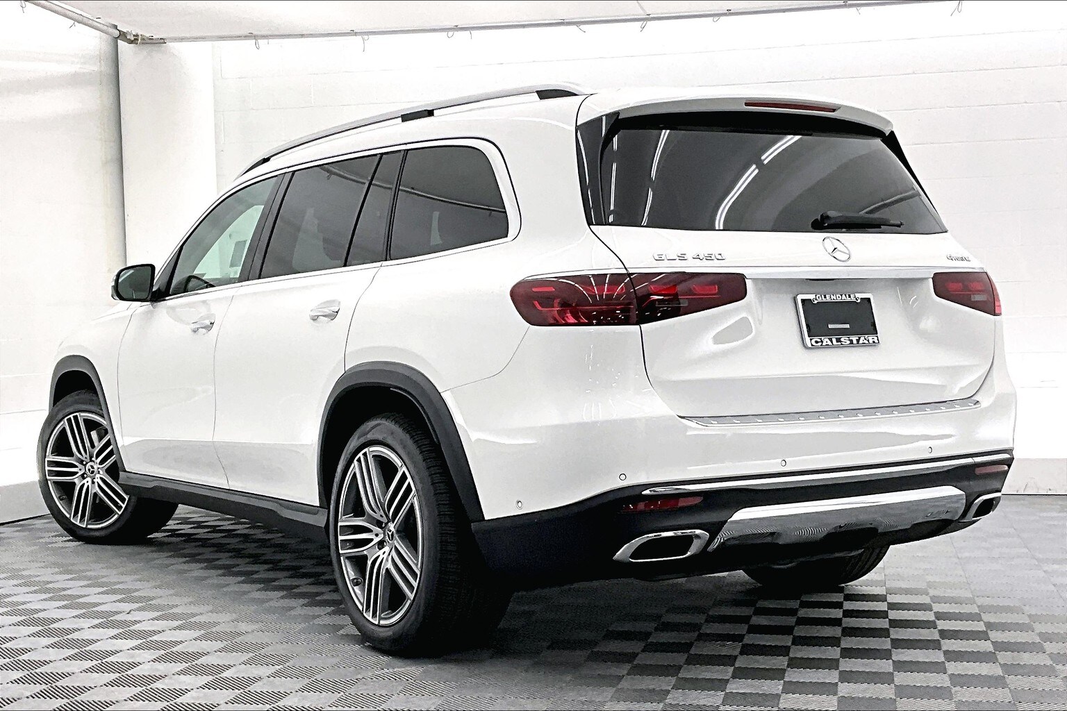 2025 Mercedes Benz GLS 450 4MATIC photo 2