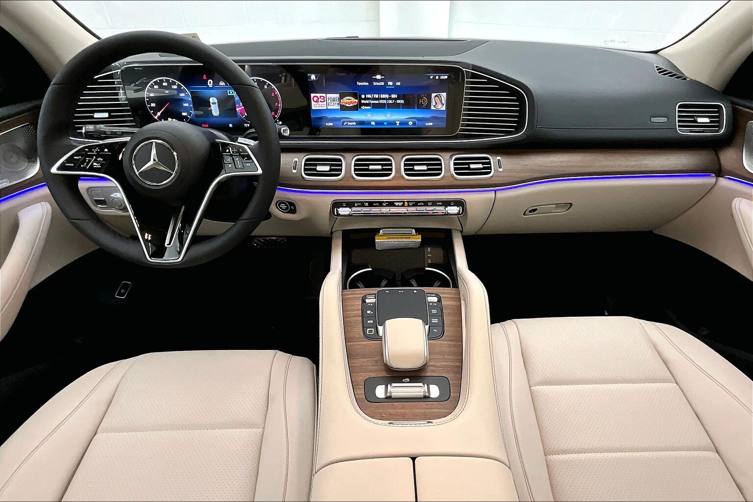 2025 Mercedes Benz GLS 450 4MATIC photo 4