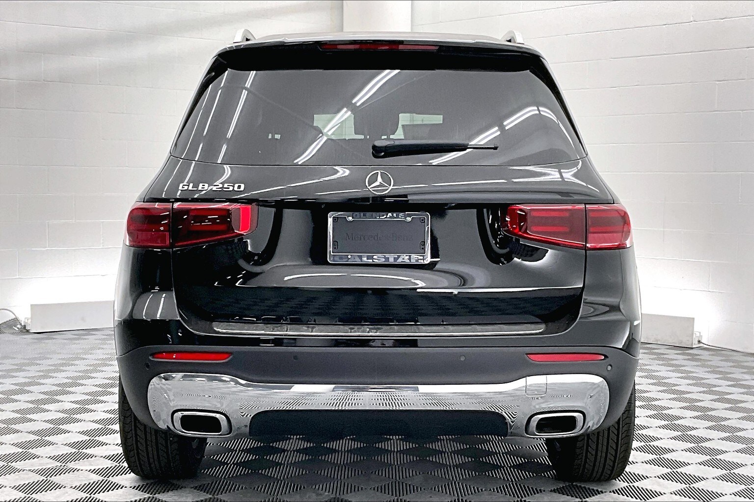 2025 Mercedes Benz GLB 250 photo 3