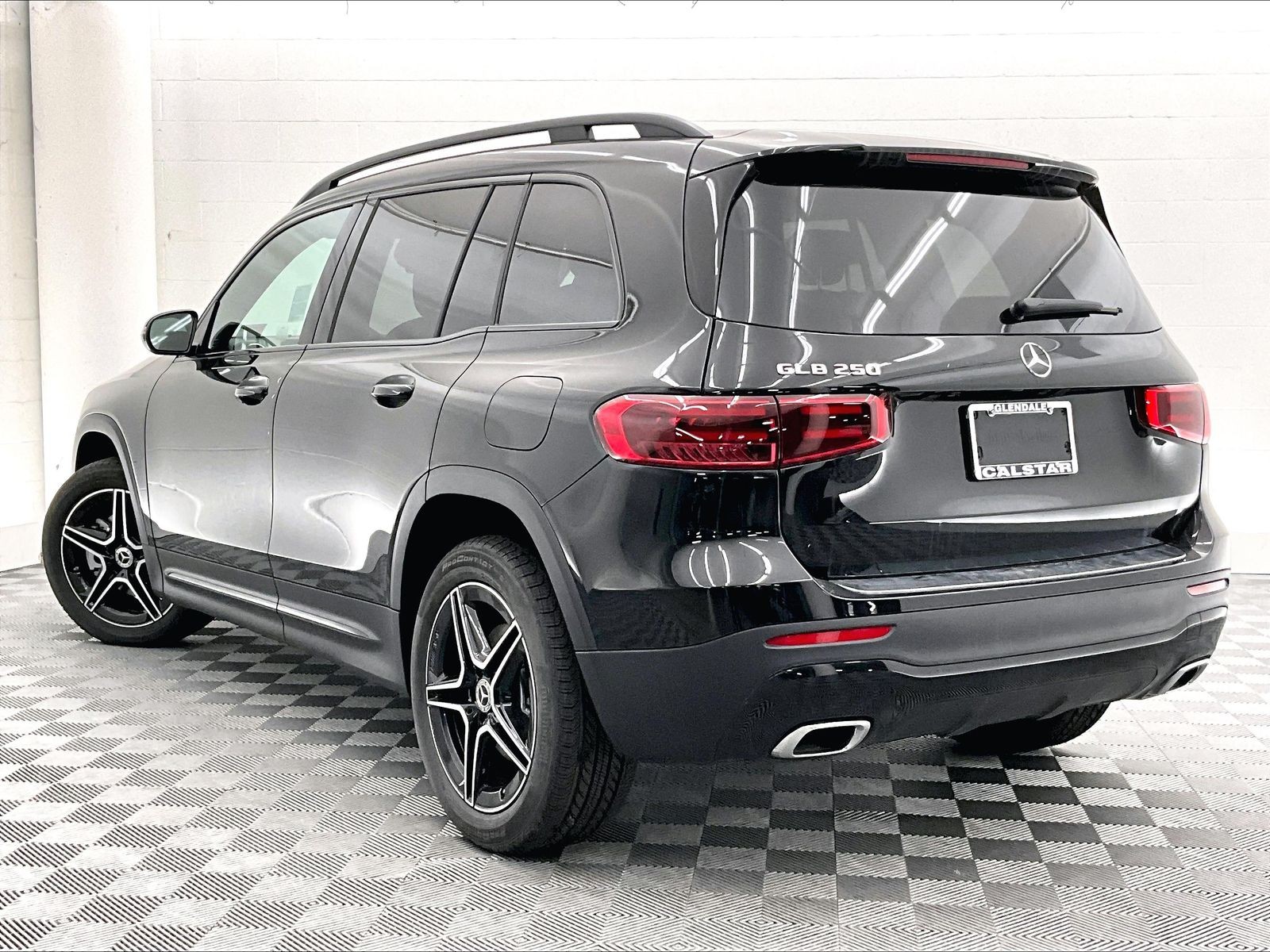 2026 Mercedes-Benz GLB photo 2
