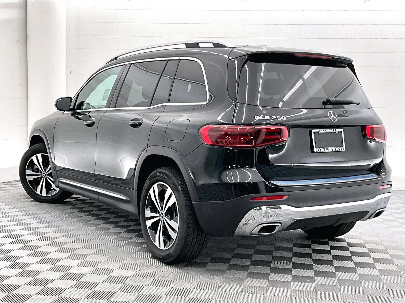 2026 Mercedes-Benz GLB photo 2