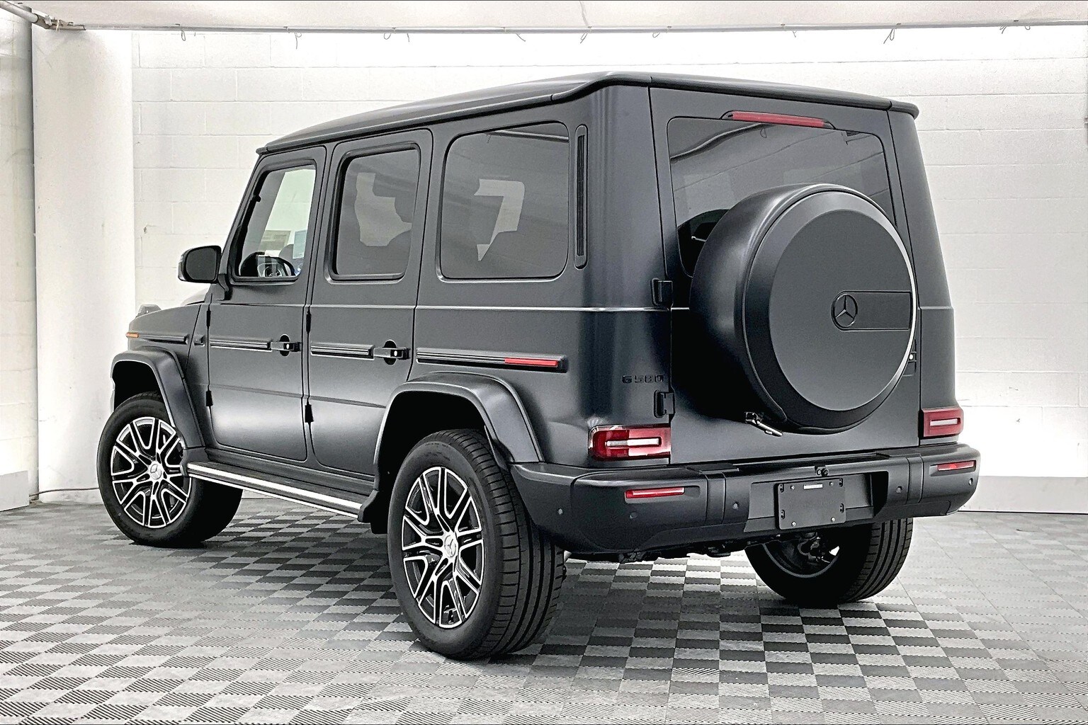 2025 Mercedes Benz G photo 2