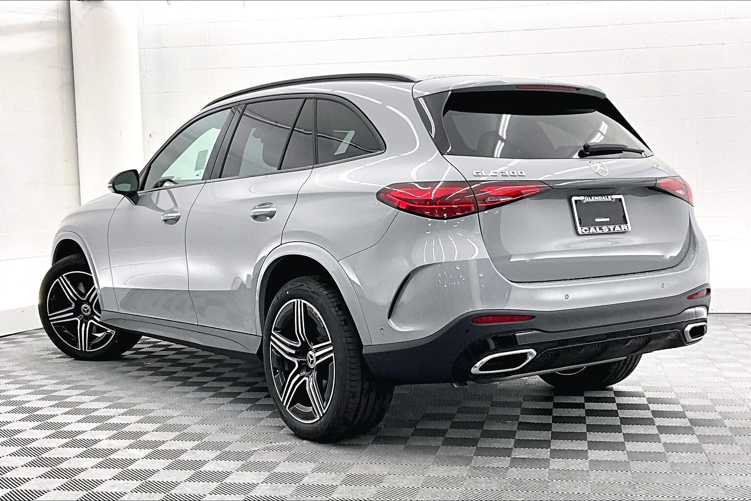 2025 Mercedes Benz GLC 300 photo 2