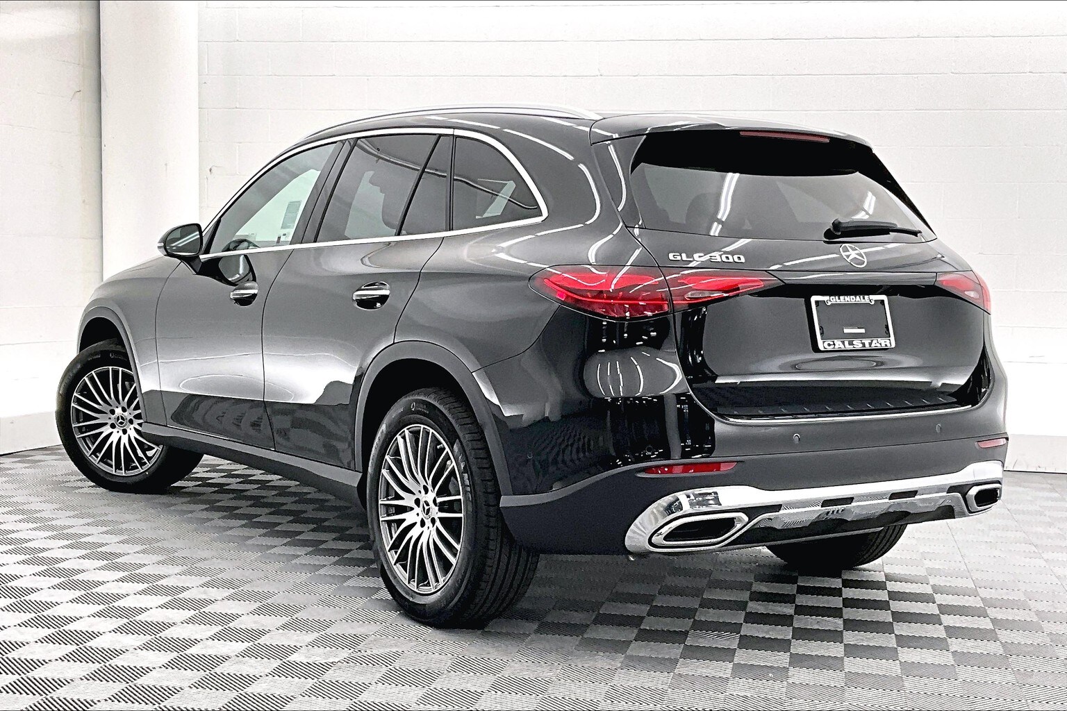 2025 Mercedes Benz GLC 300 photo 2