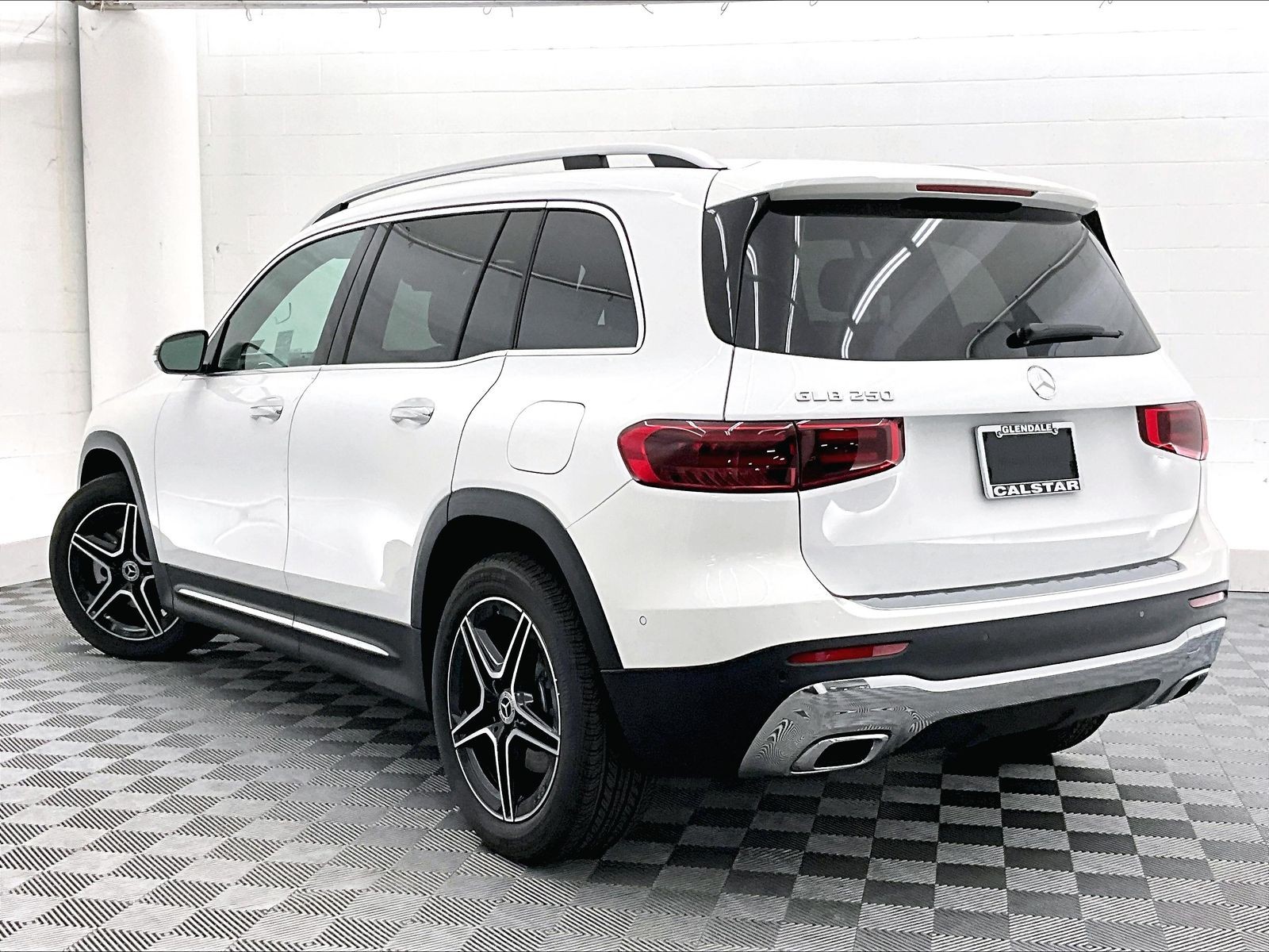 2026 Mercedes-Benz GLB photo 2