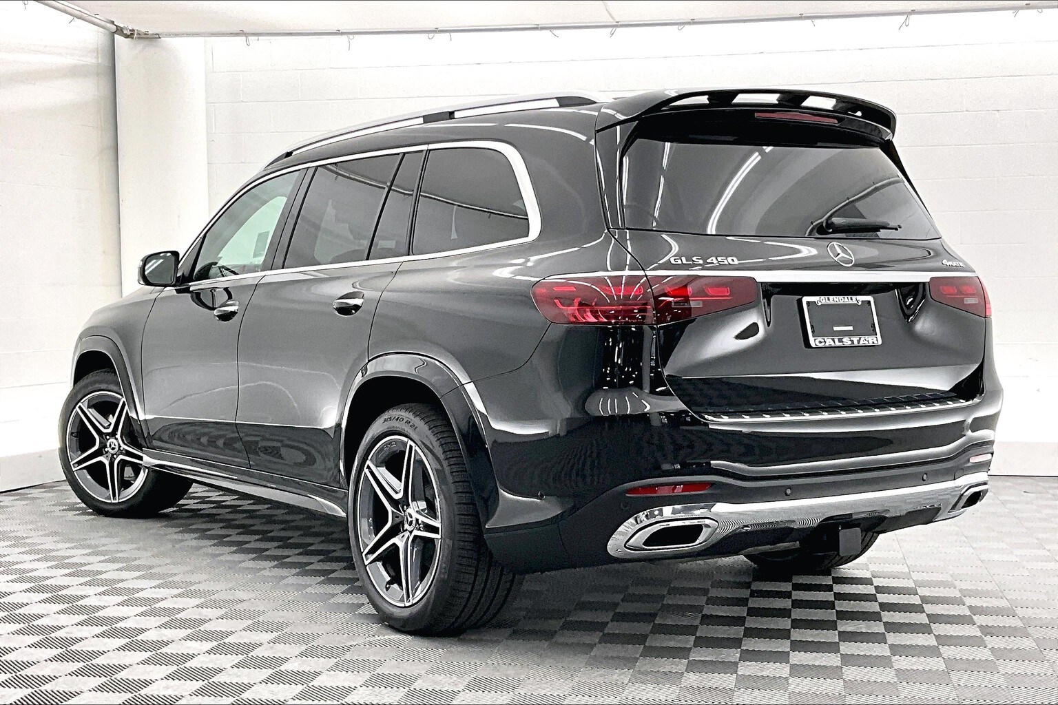 2025 Mercedes Benz GLS 450 4MATIC photo 2