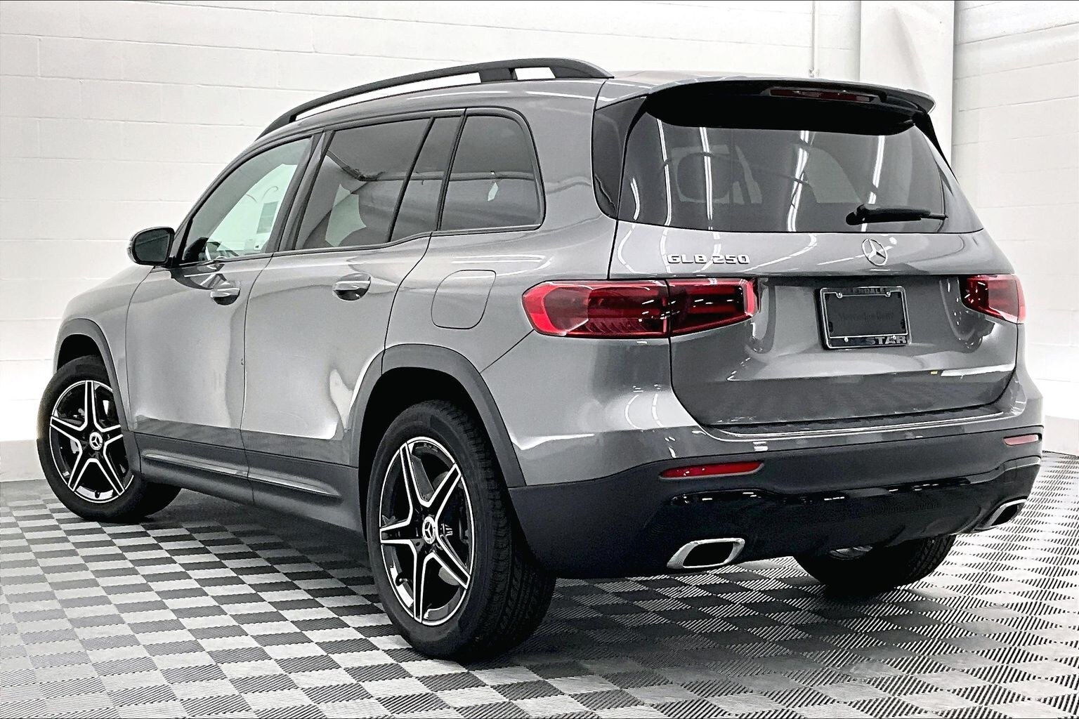 2026 Mercedes Benz GLB 250 photo 2