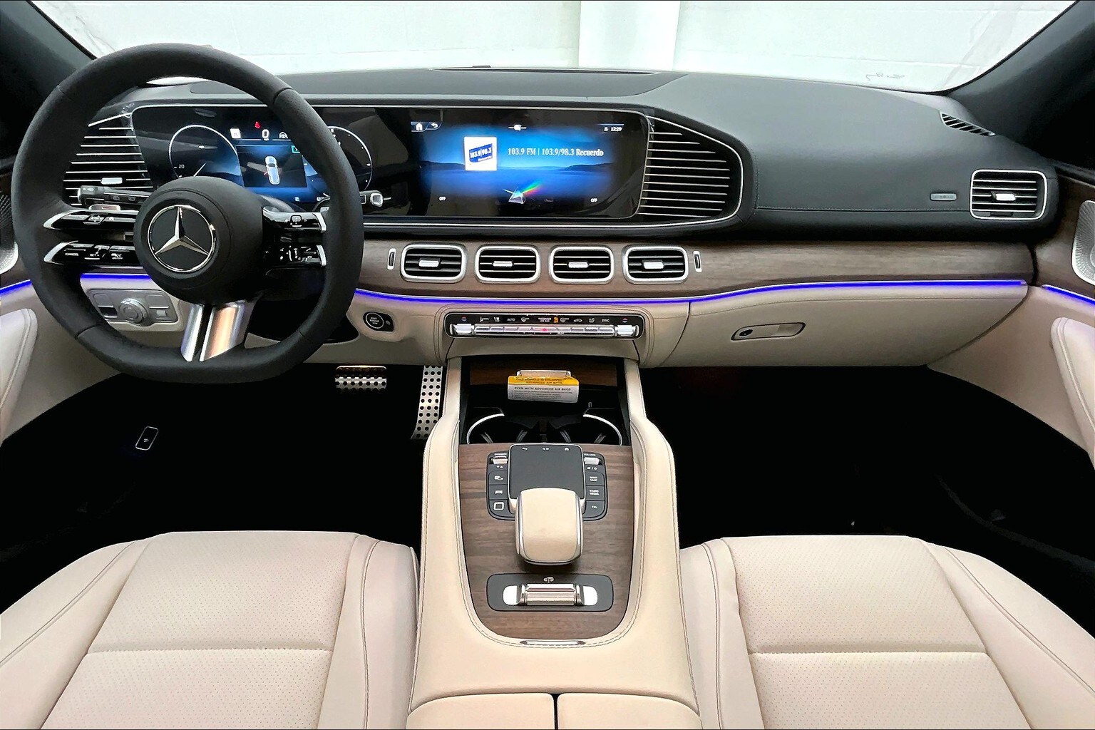 2025 Mercedes Benz GLS 450 4MATIC photo 3