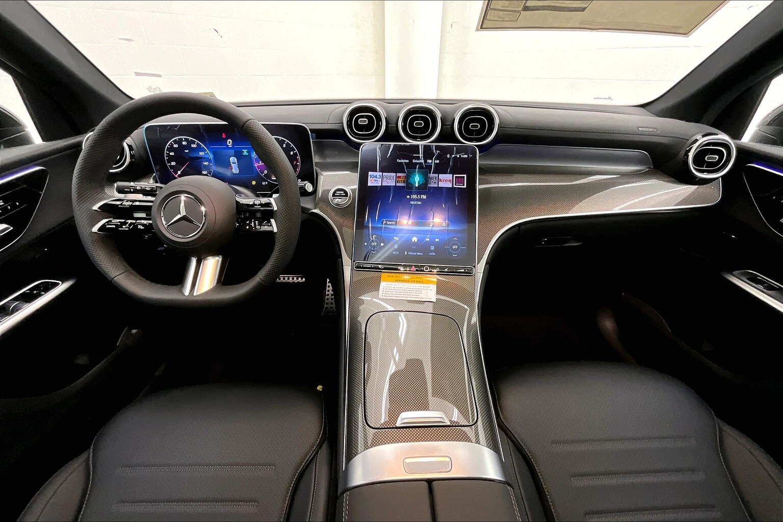 2025 Mercedes Benz GLC 300 photo 4