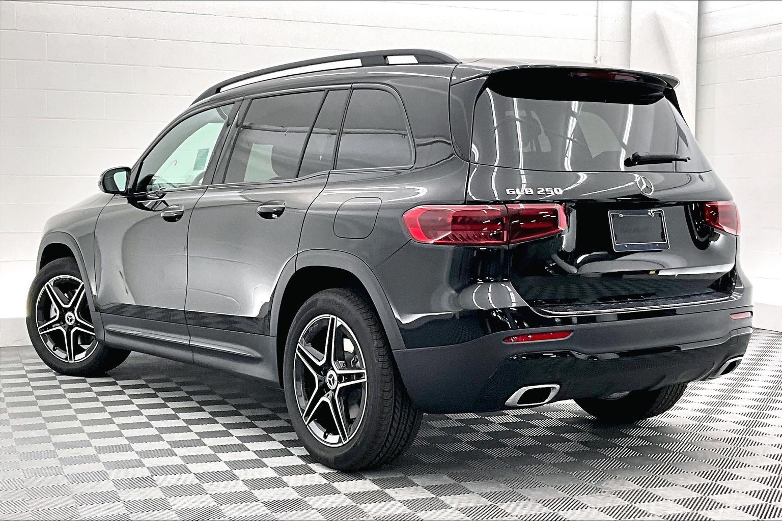 2026 Mercedes Benz GLB 250 photo 2