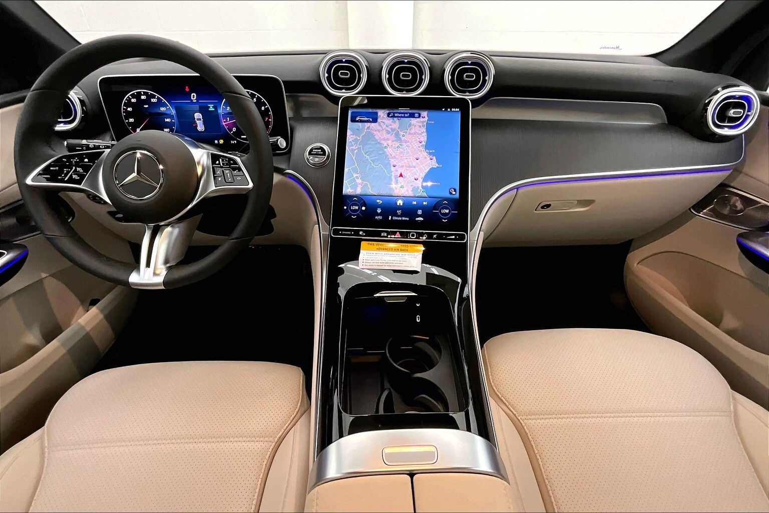2025 Mercedes Benz GLC 300 photo 4