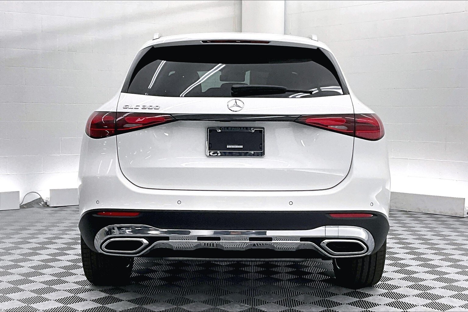 2025 Mercedes Benz GLC 300 photo 3