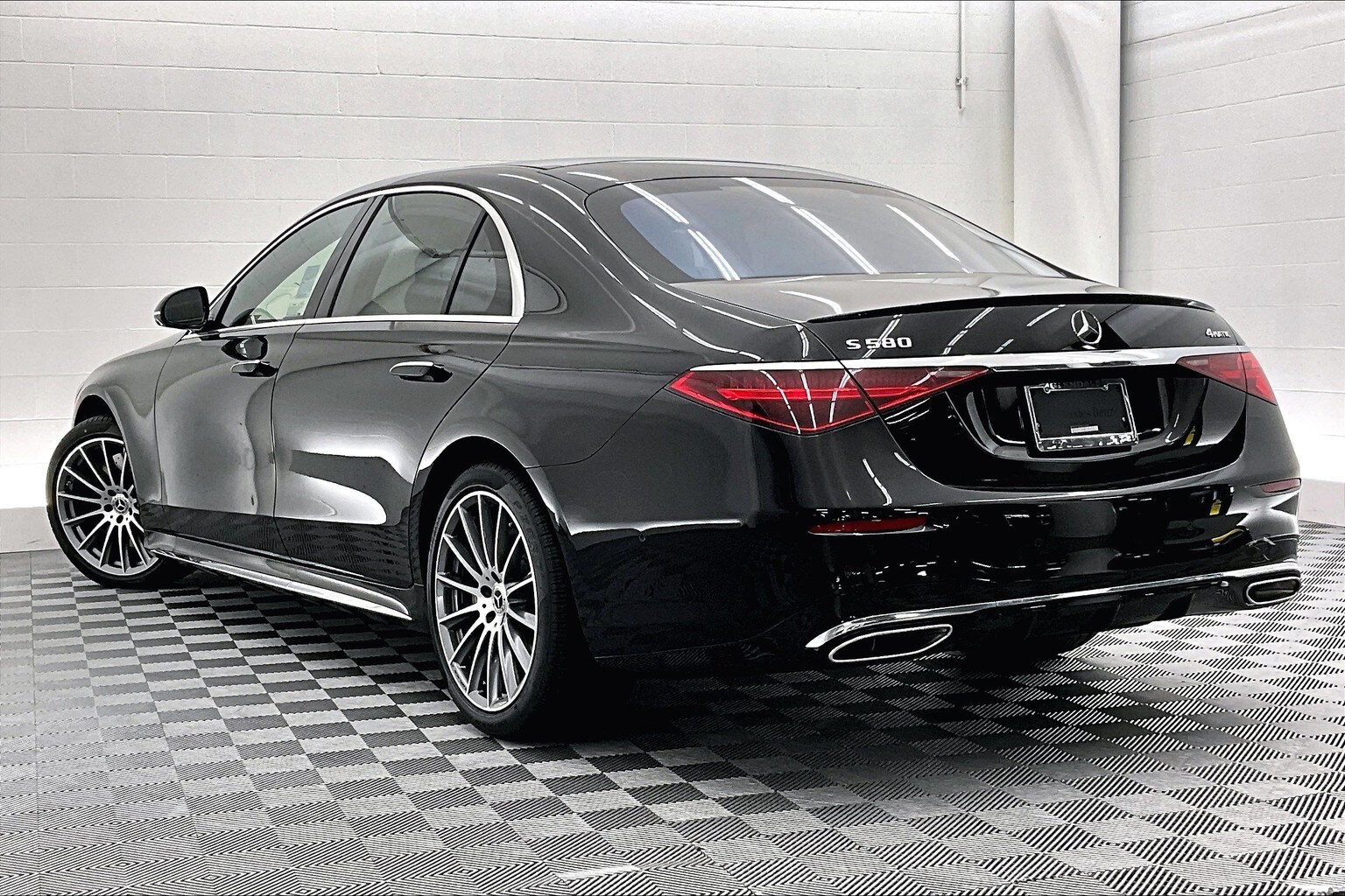 2025 Mercedes Benz S 580 4MATIC photo 2