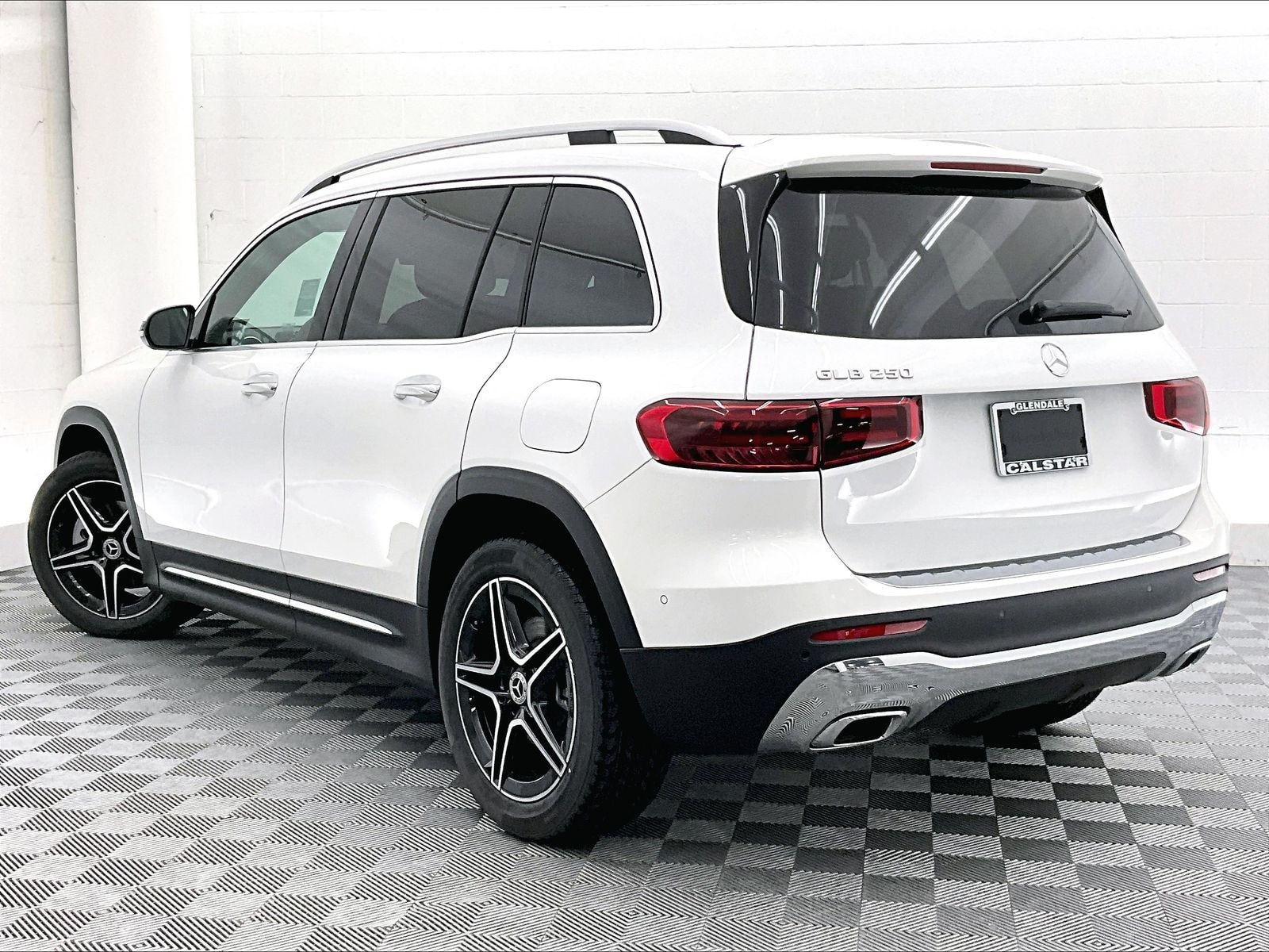 2026 Mercedes-Benz GLB photo 2