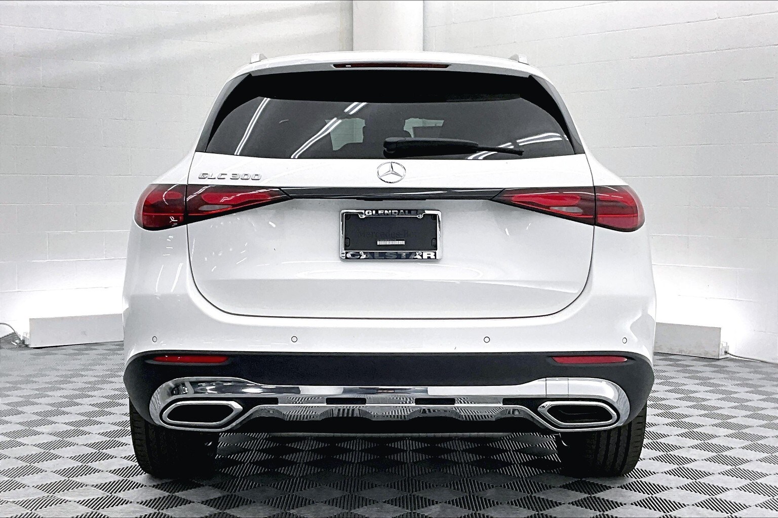 2025 Mercedes Benz GLC 300 photo 3
