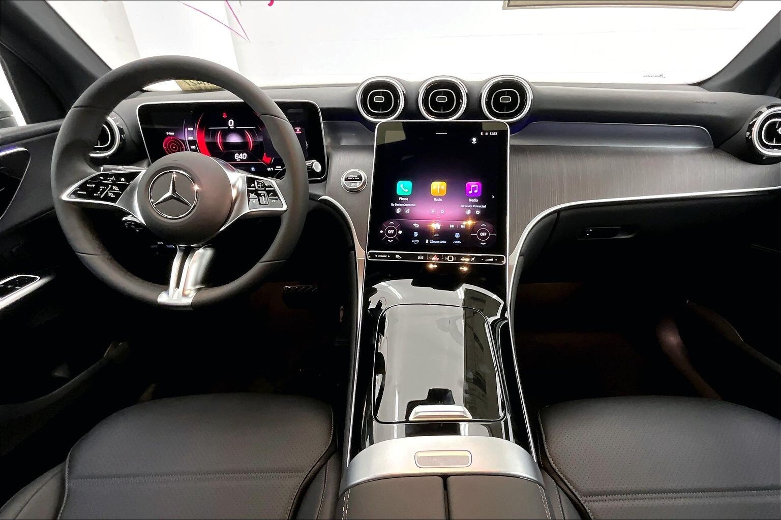 2026 Mercedes Benz GLC 300 photo 4