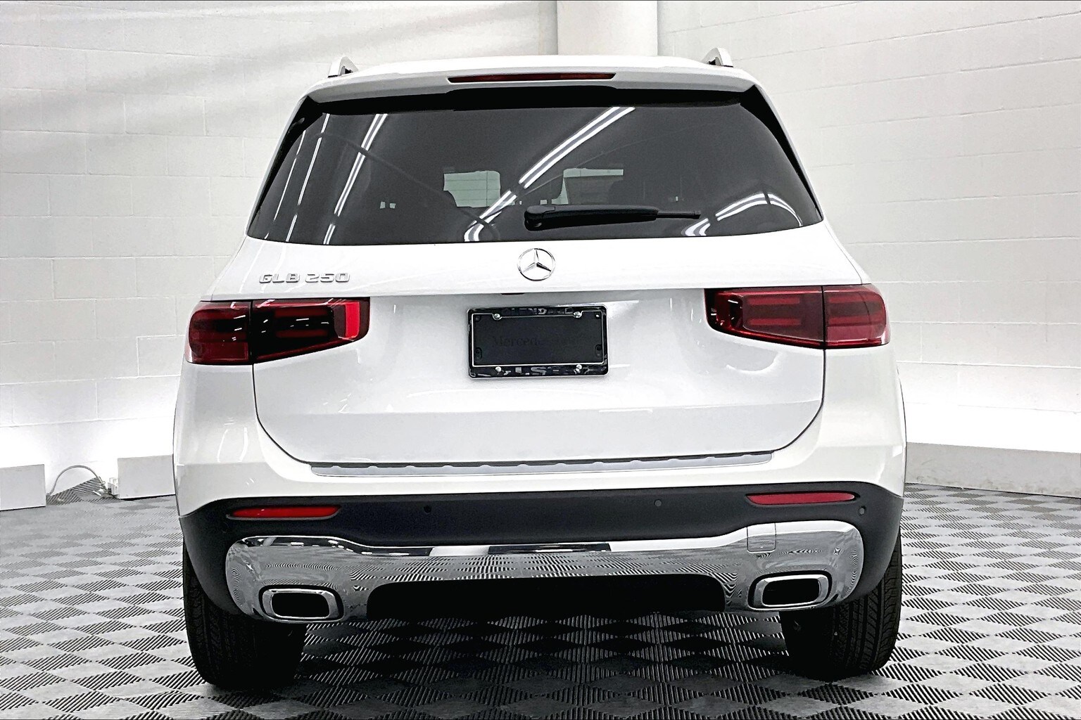 2025 Mercedes Benz GLB 250 photo 3