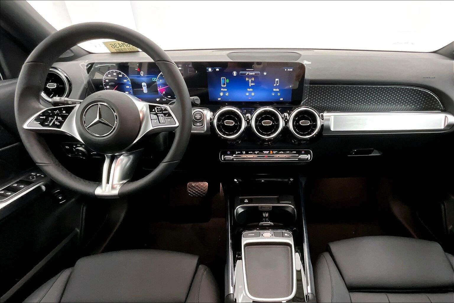 2026 Mercedes Benz GLB 250 photo 4