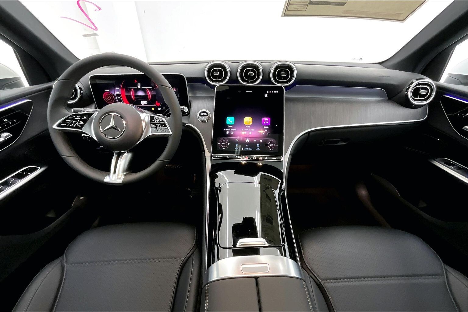 2026 Mercedes Benz GLC 300 photo 4