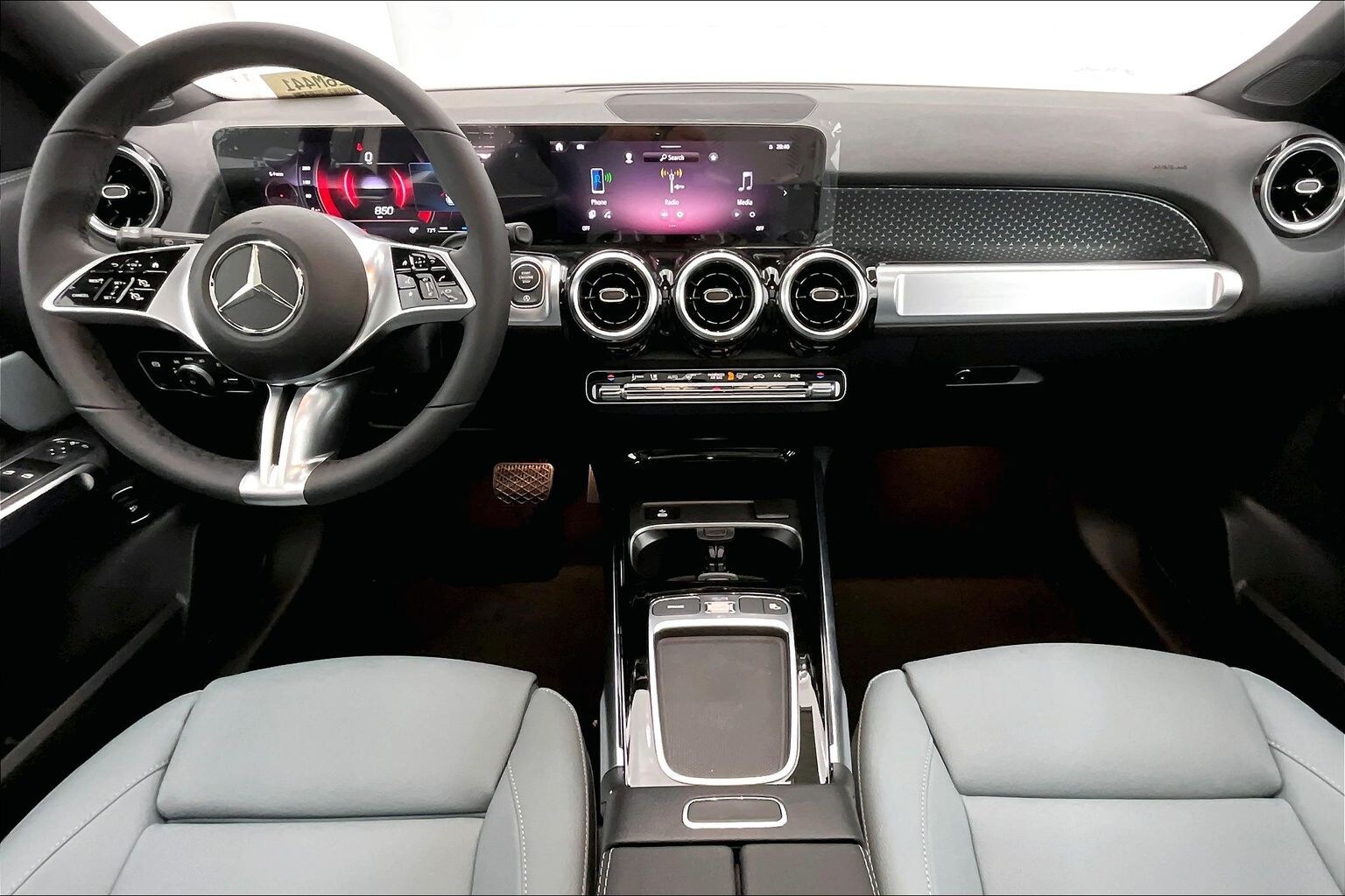 2026 Mercedes Benz GLB 250 photo 3