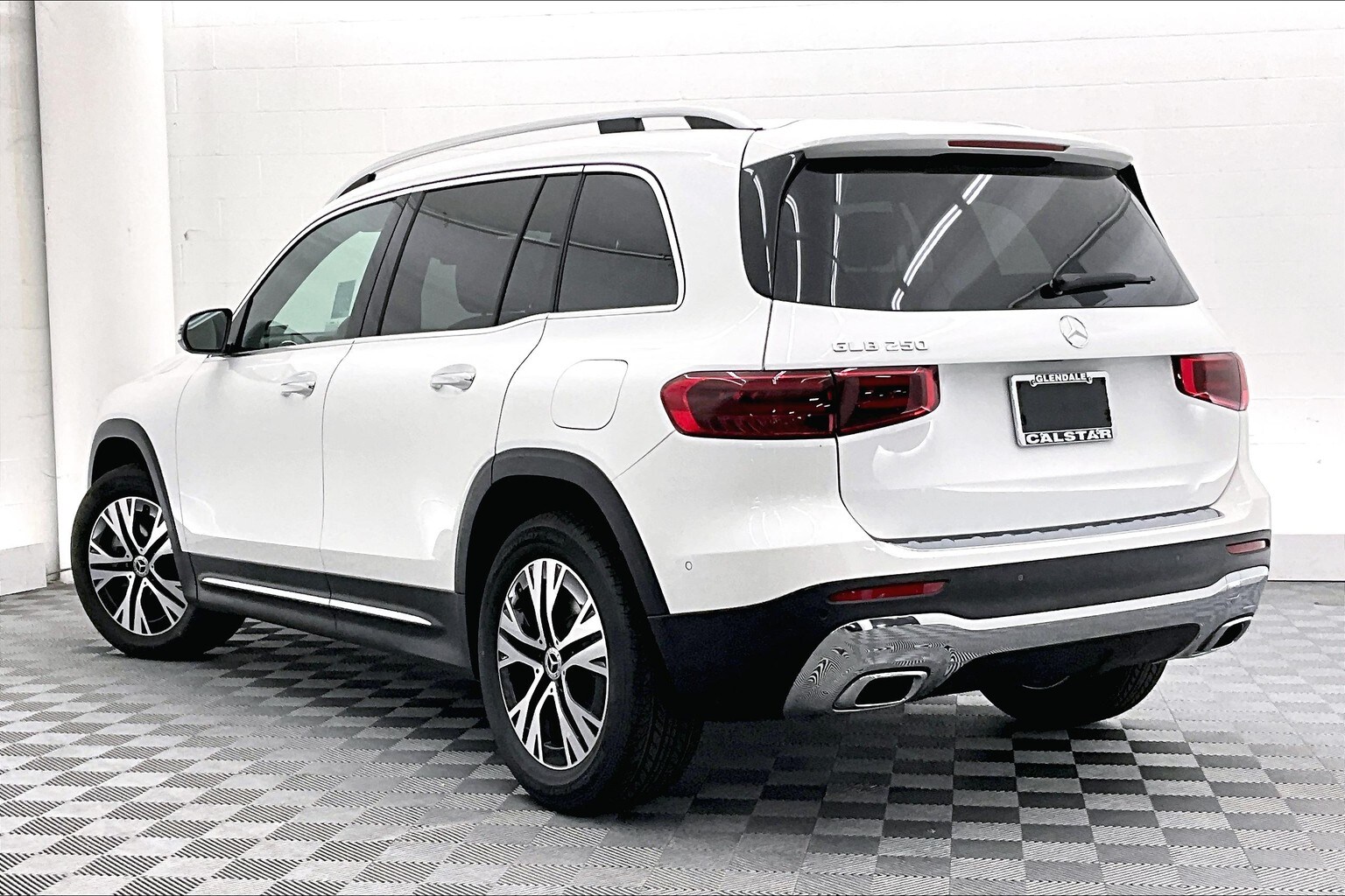 2025 Mercedes Benz GLB 250 photo 2