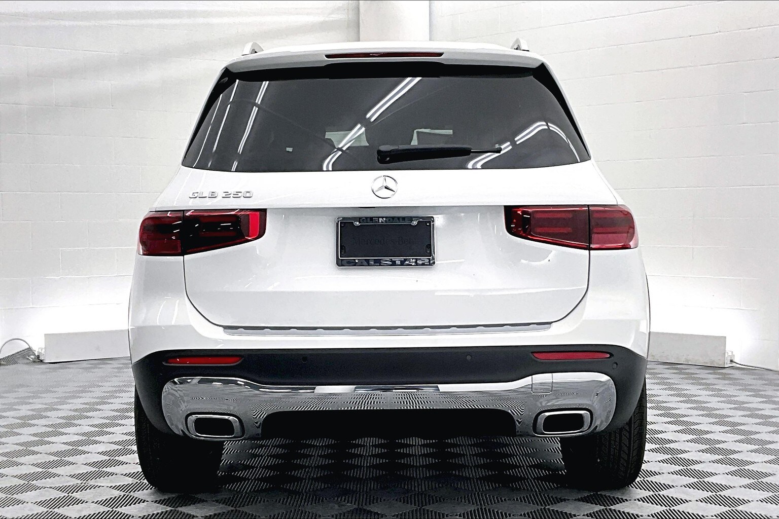 2025 Mercedes Benz GLB 250 photo 3