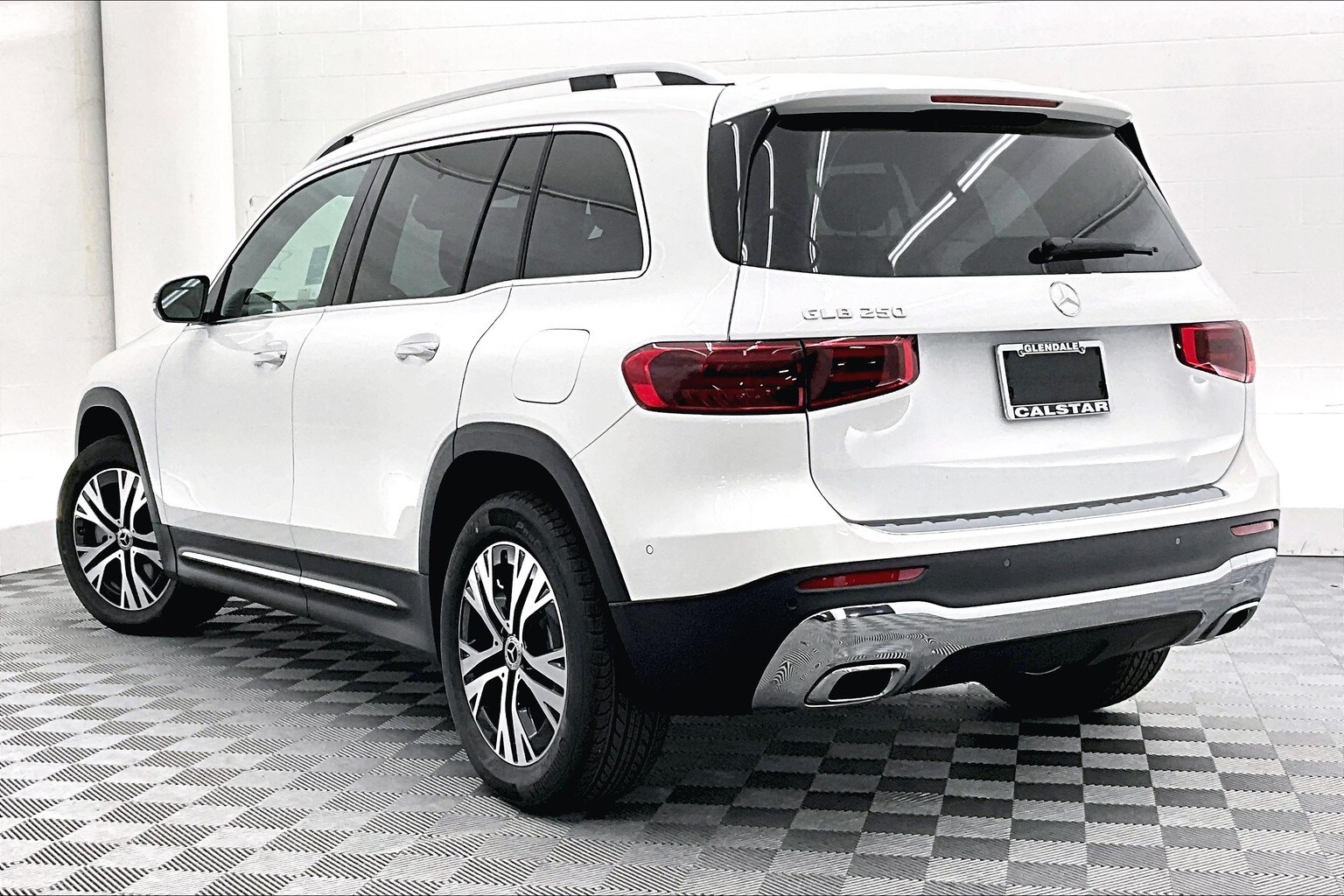 2025 Mercedes Benz GLB 250 photo 2