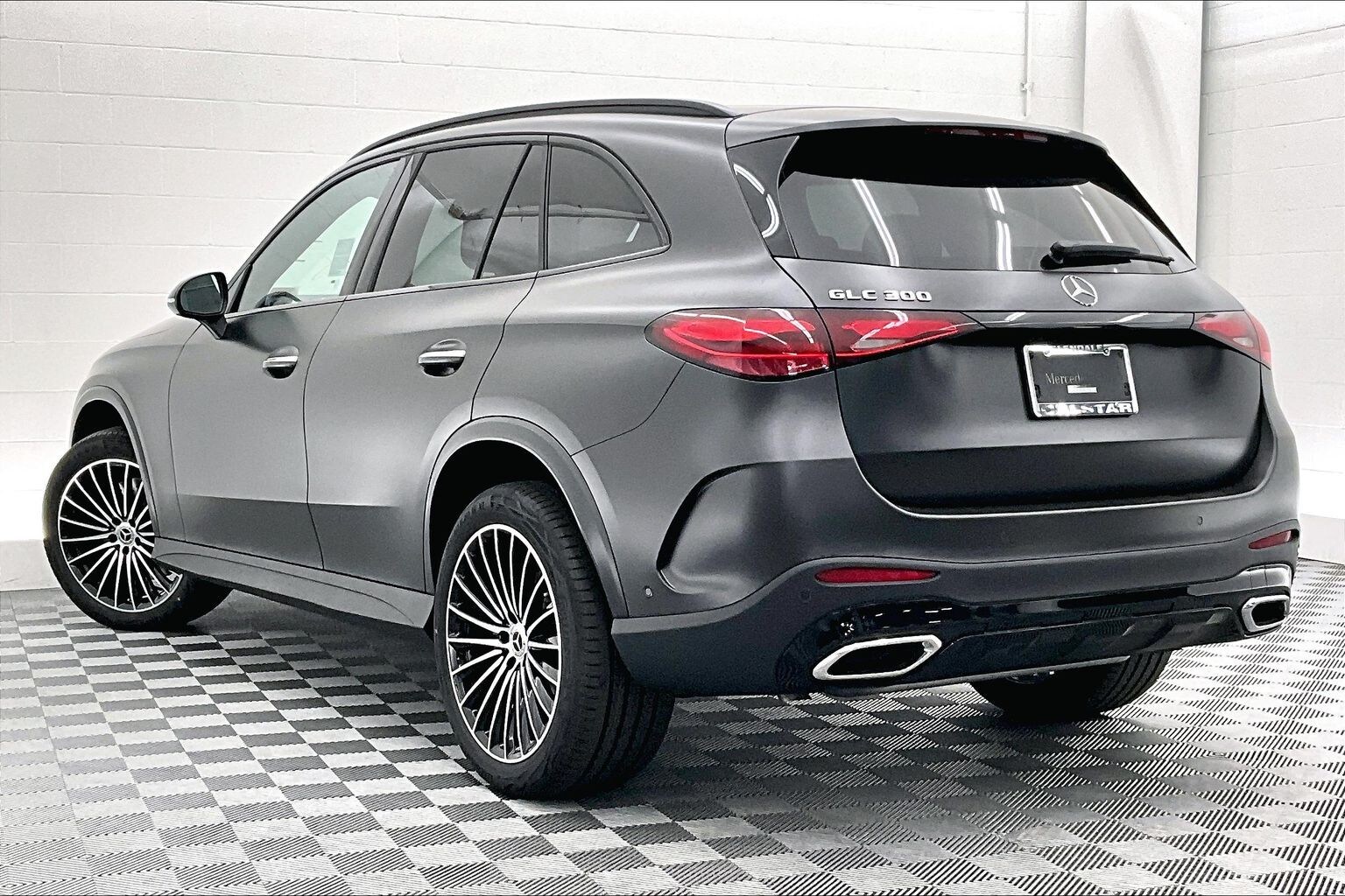 2026 Mercedes Benz GLB 300 photo 2