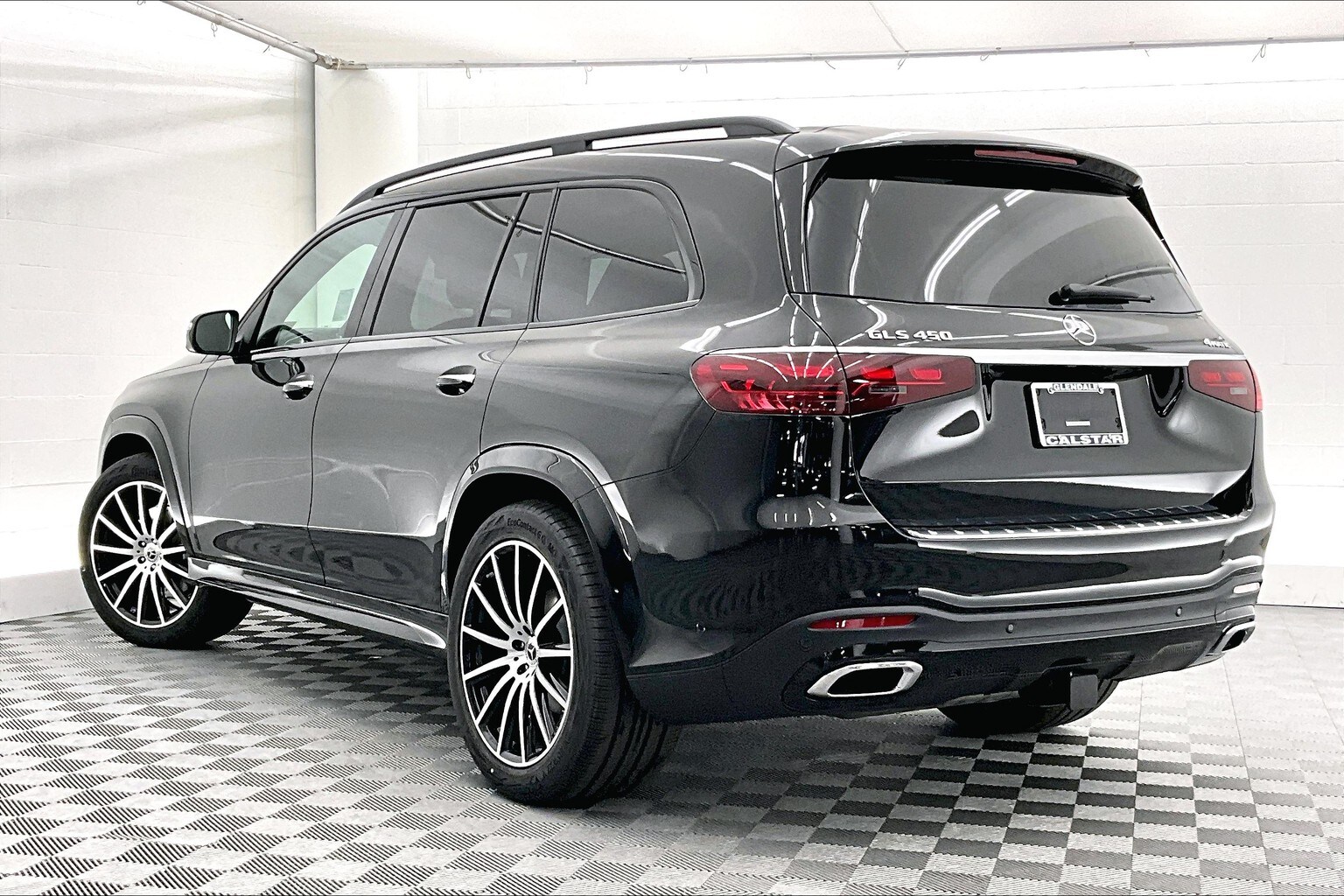 2025 Mercedes Benz GLS 450 4MATIC photo 2